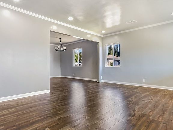 4th image of 11862 Raymond Ave