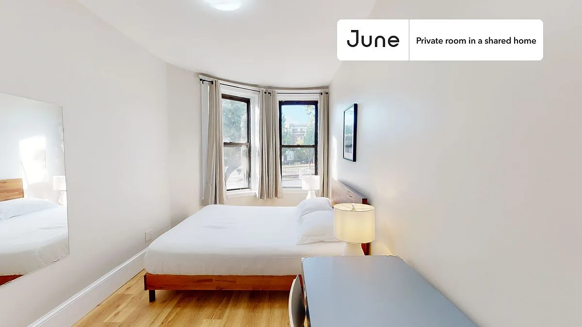 Full bedroom in 5 bed/2 bath home in Brighton #1403 D — Photo 1