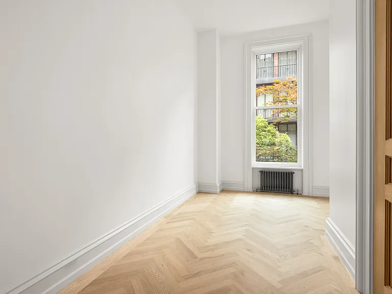 33 W 74th St #1 — Photo 18
