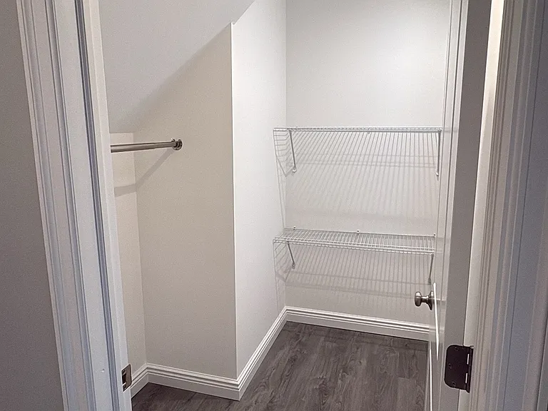24 Henry Pl #2 — Photo 4
