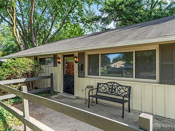 4th image of 3590 Hertland Dr
