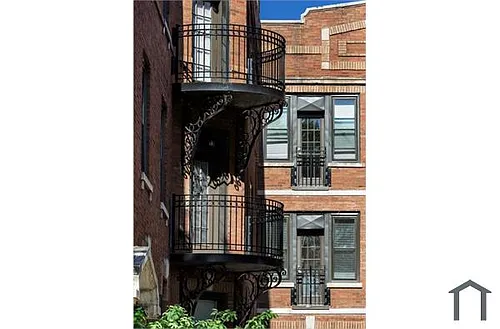 6211 S Langley Ave #301 Photo 1