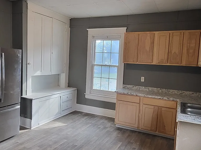 301 W Franklin St — Photo 9