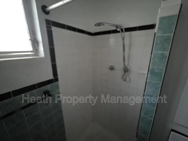 4 bed, 2.0 bath, 1042 sqft, $2,150 — Photo 2