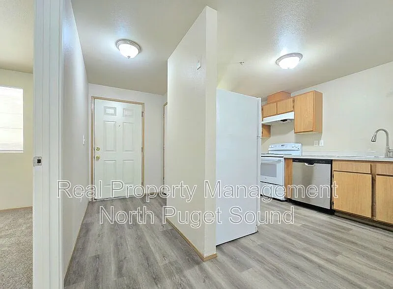 2 bed, 1.0 bath, 830 sqft, $1,695 — Photo 4