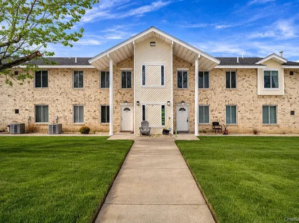 30 El Camino Ct #30, Coram, NY 11727