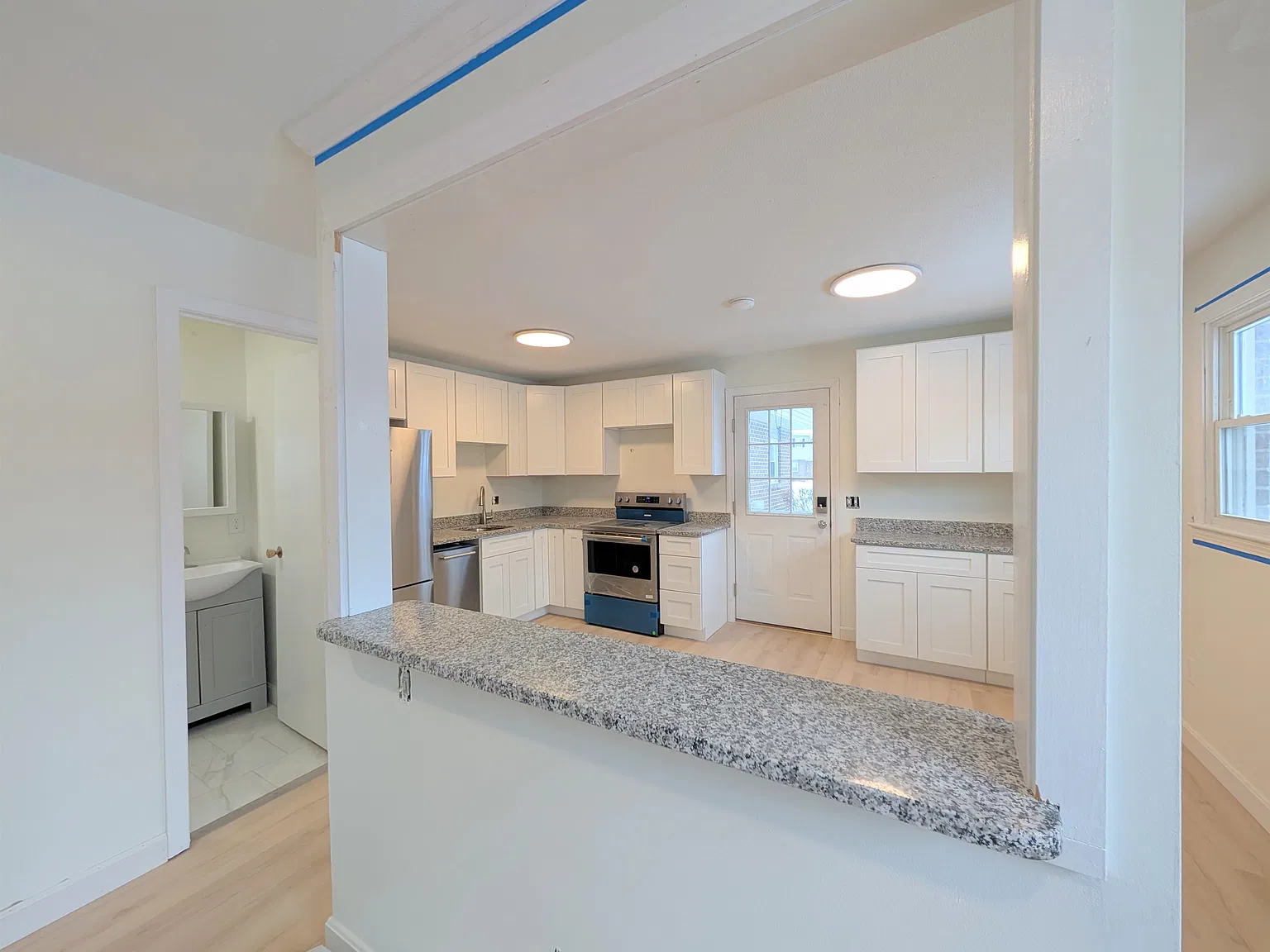 3 bed, 1.5 bath, 1008 sqft, $2,350 — Photo 4