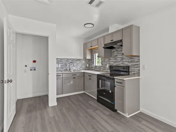 316 20th St #3, Dickinson, TX 77539