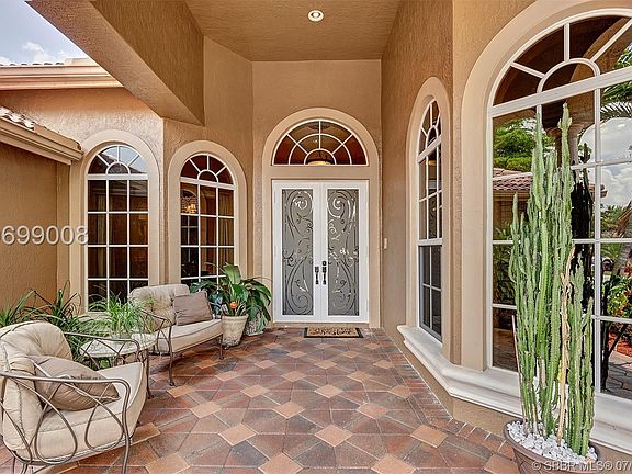 2nd image of 551 Enclave Cir E