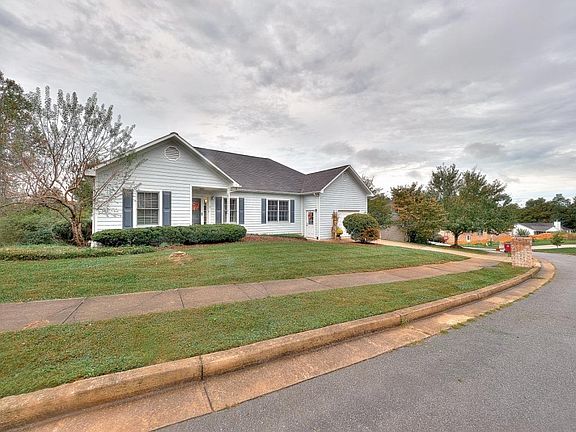 3rd image of 3 Larchmont Ln