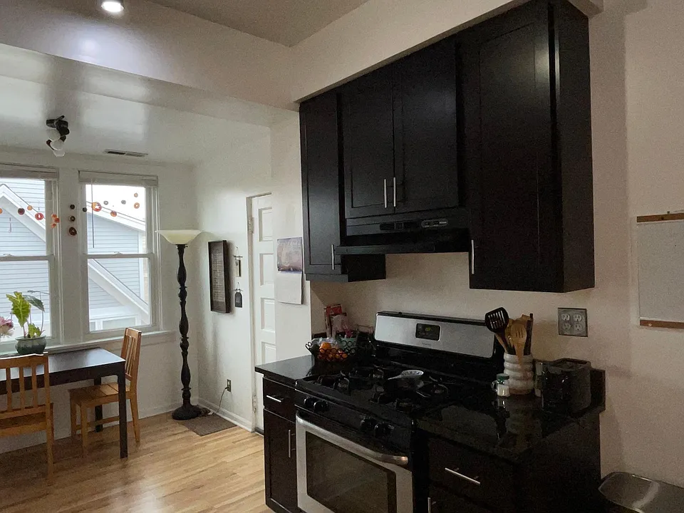 KITCHEN TO BREAKFAST ROOM