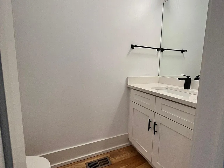 2700 Bronte Ave #B — Photo 14