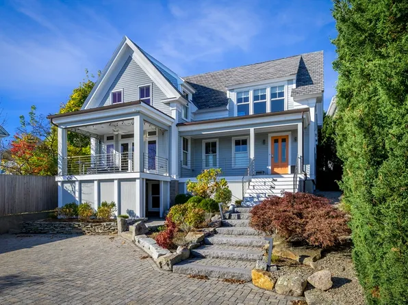 6-6R Breakwater Ave, Rockport, MA 01966