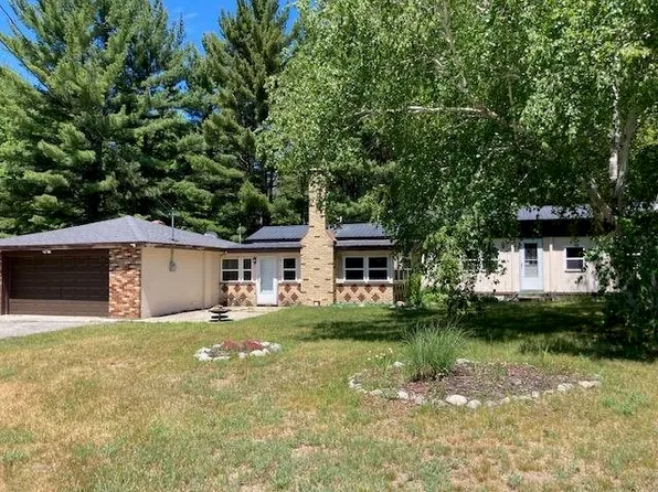 9651 Service Rd, Carp Lake, MI 49718