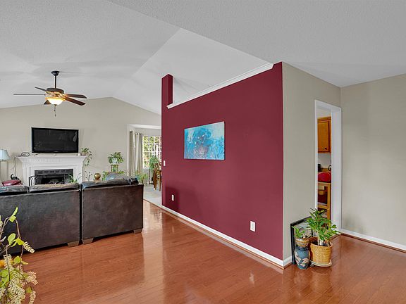 3rd image of 301 Loon Ct