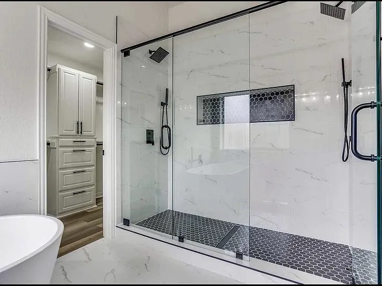 Primary Bath (2nd Floor), 10' x 10'