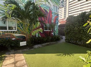 560 NW 1st St APT 6, Miami, FL 33128