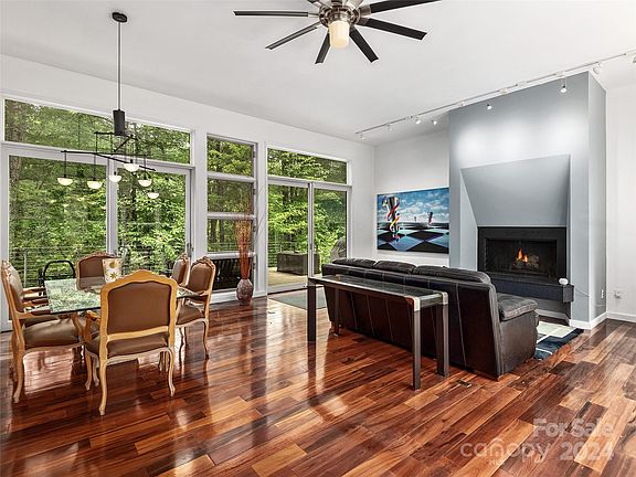 4th image of 544 Paradise Ln