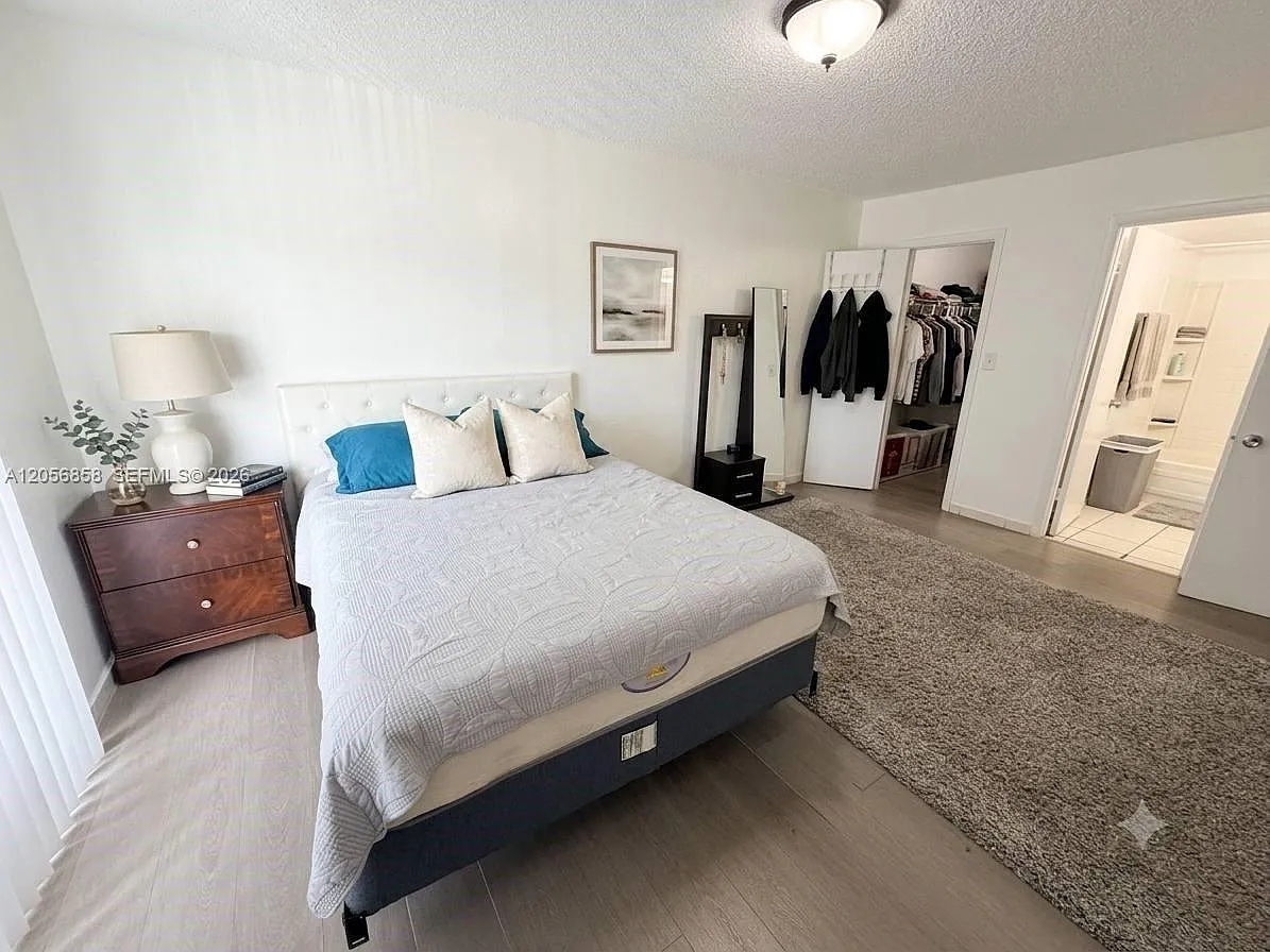 Westland Gardens Condo — Photo 4