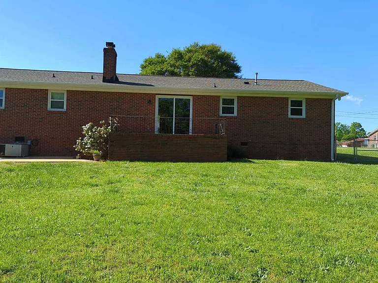 108 Albain Cir — Photo 17
