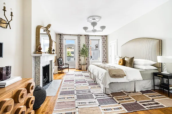 Sold by Compass | media 17