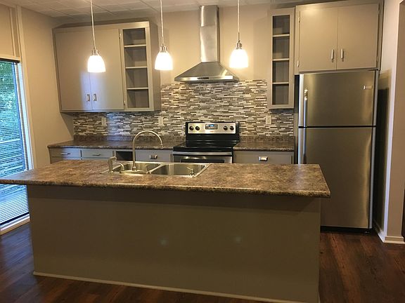 3rd image of 101 Riverside Dr