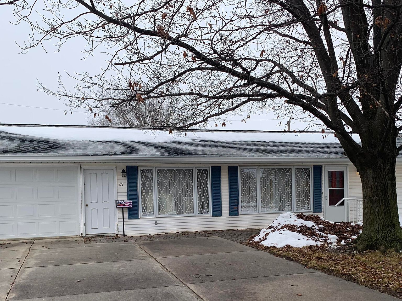 29 E Main St, Treynor, IA 51575 Zillow