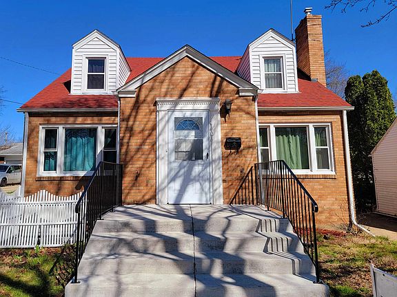 2nd image of 1404 Victoria Ave