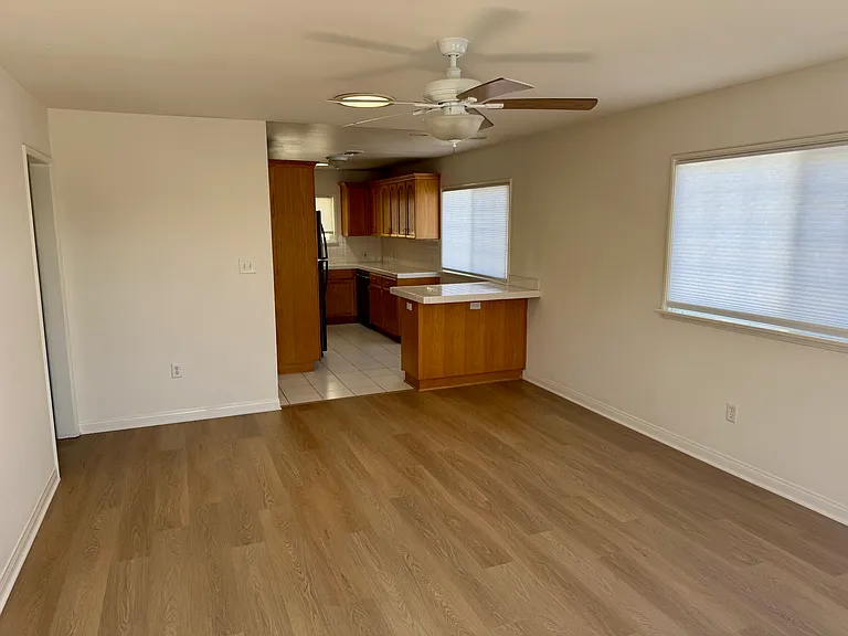 860 Manhattan Beach Blvd — Photo 3