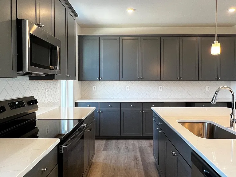 357 Andrew Ct — Photo 16