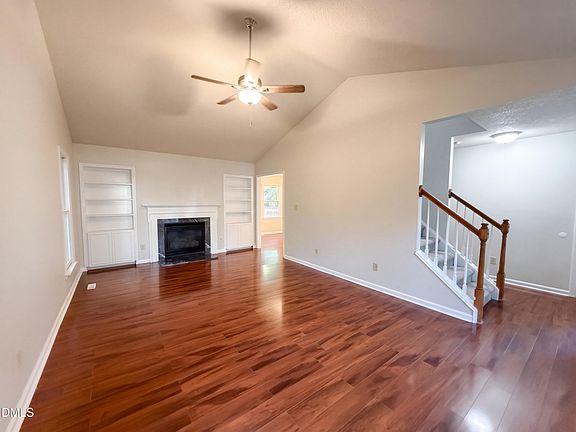 3rd image of 8 Big Bluff Pl