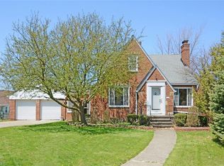 6908 Hollywood Dr, Parma, OH 44129