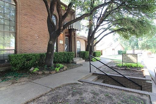 2nd image of 931 Castleglen Dr