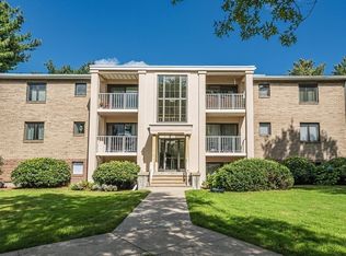 17 Bourbon St APT 82, Peabody, MA 01960