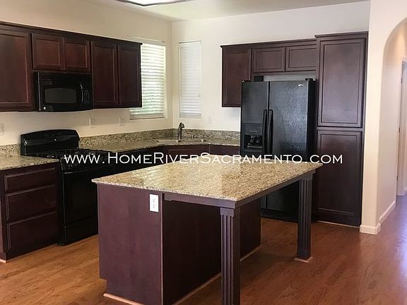 2nd image of 3212 Loma Verde Way