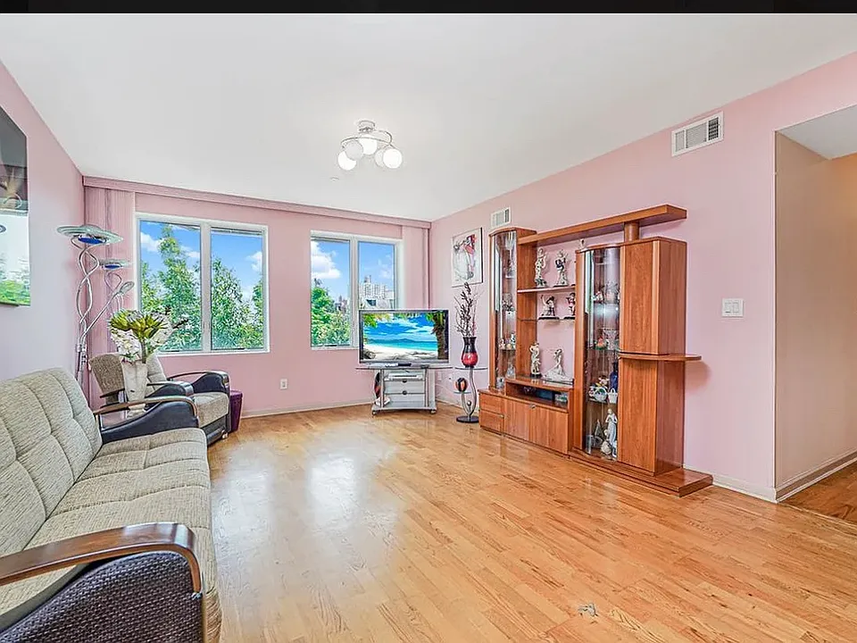 3034 Brighton 1 St #B