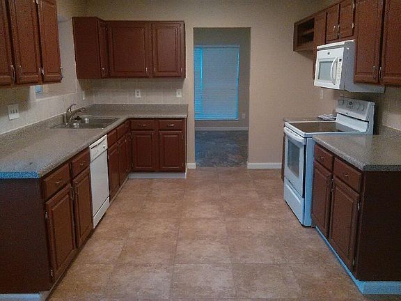 4th image of 1304 Silver Maple Dr