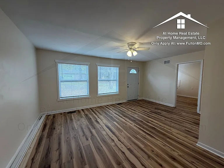 703 W 7th St — Photo 11