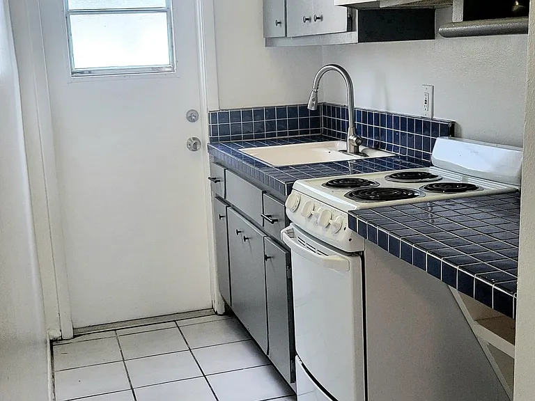 16 NE 20th Ave #6 — Photo 1