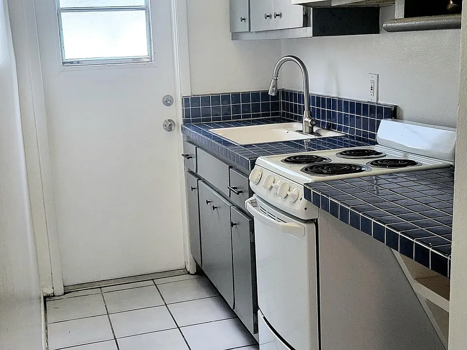 16 NE 20th Ave #6