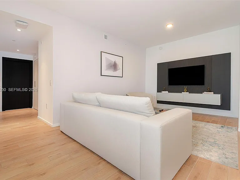 398 NE 5th St #4001 — Photo 39
