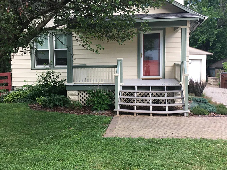 9536 Main St — Photo 2