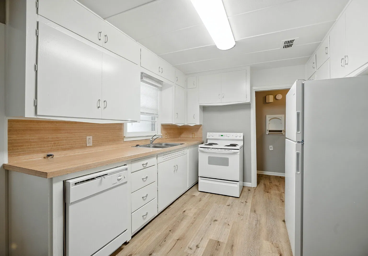 3 bed, 1.0 bath, 1216 sqft, $1,200 — Photo 4