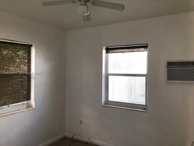 471 SW 10th St #5 — Photo 3