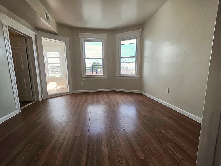 373 S 18th St #2 — Photo 5