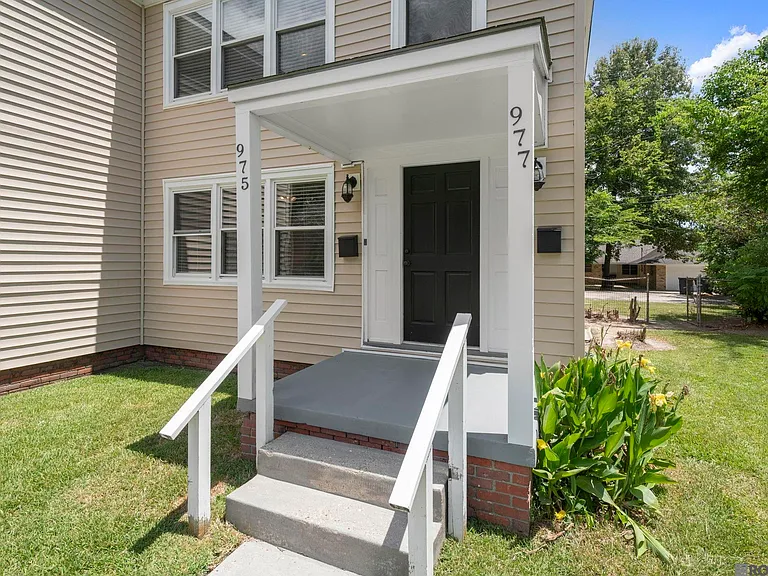 975 Rittiner Dr — Photo 2