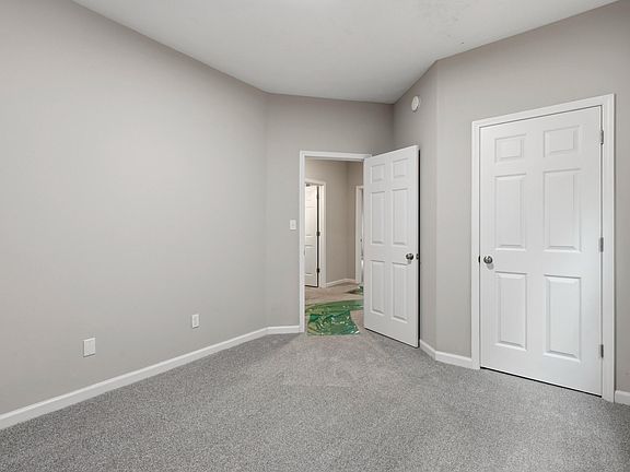 4th image of 672 Danby Woods Dr
