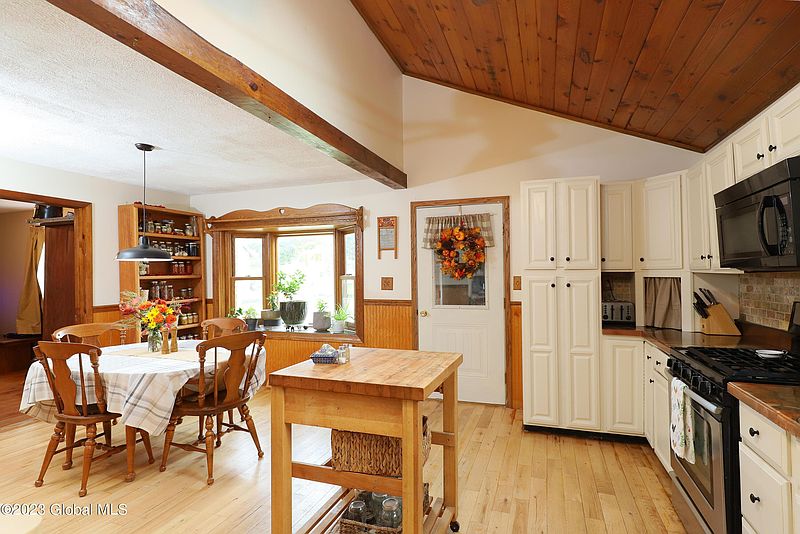 2nd image of 378 Sandborne Road