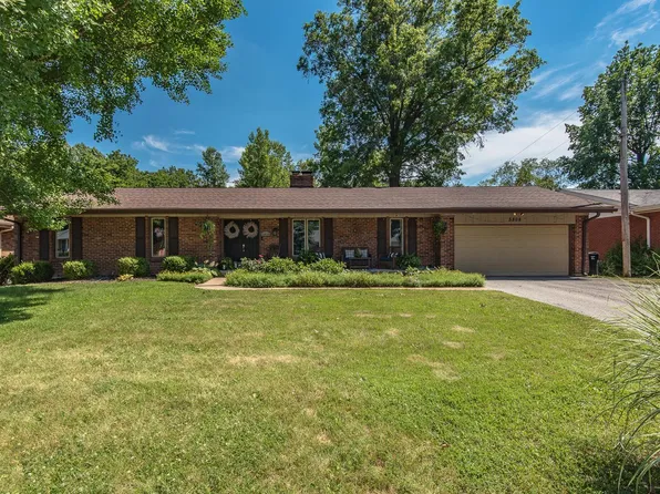 5808 Pebble Oak Dr, Saint Louis, MO 63128