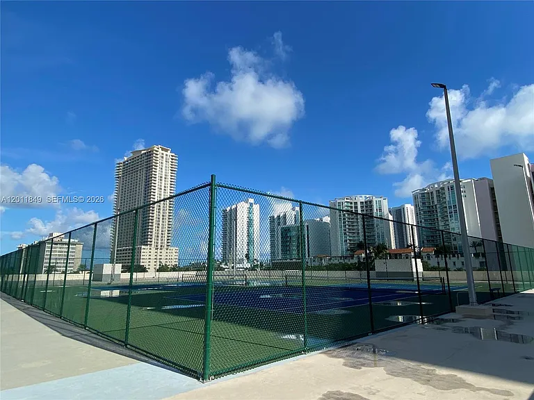 17011 N Bay Rd #918 — Photo 20